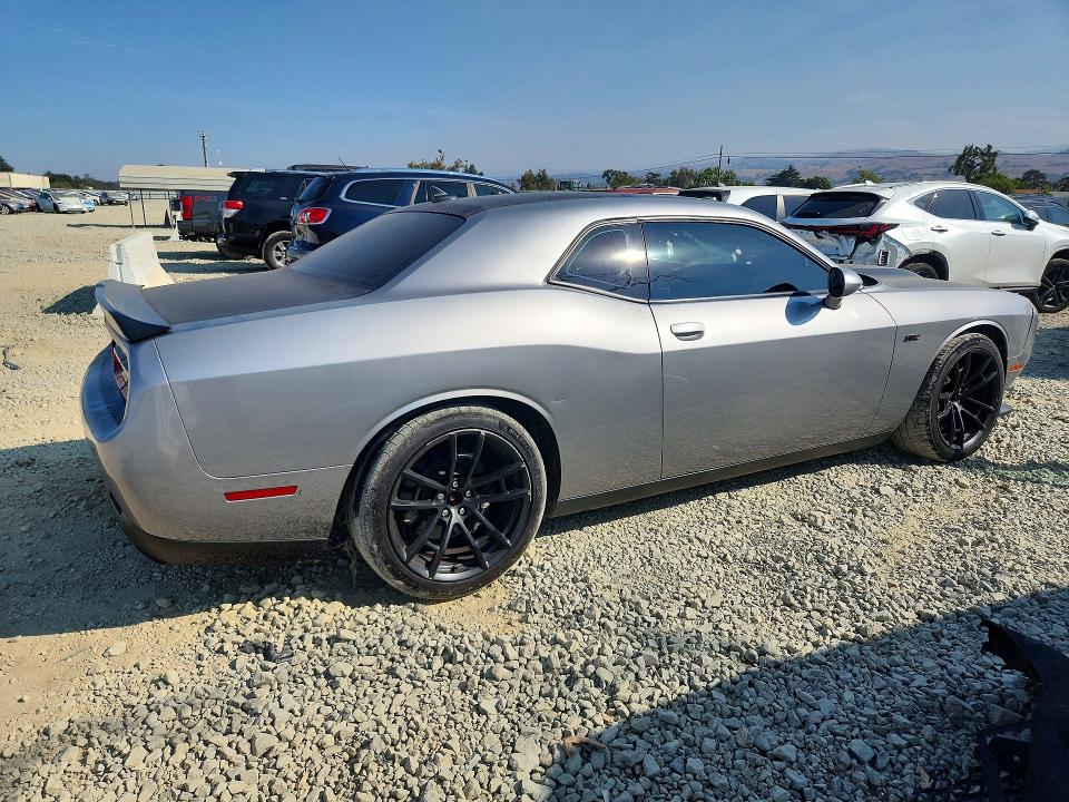 64462756 :رقم المزاد ، 2C3CDZFJ2HH592616 vin ، 2017 Dodge Challenger مزاد بيع
