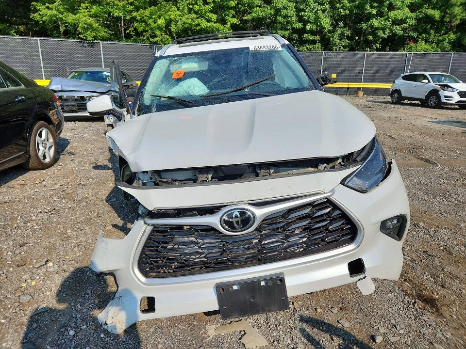 Aukcja sprzedaży 2022 Toyota Highlander, vin: 5TDGZRBH8NS586172, numer aukcji: 63683286