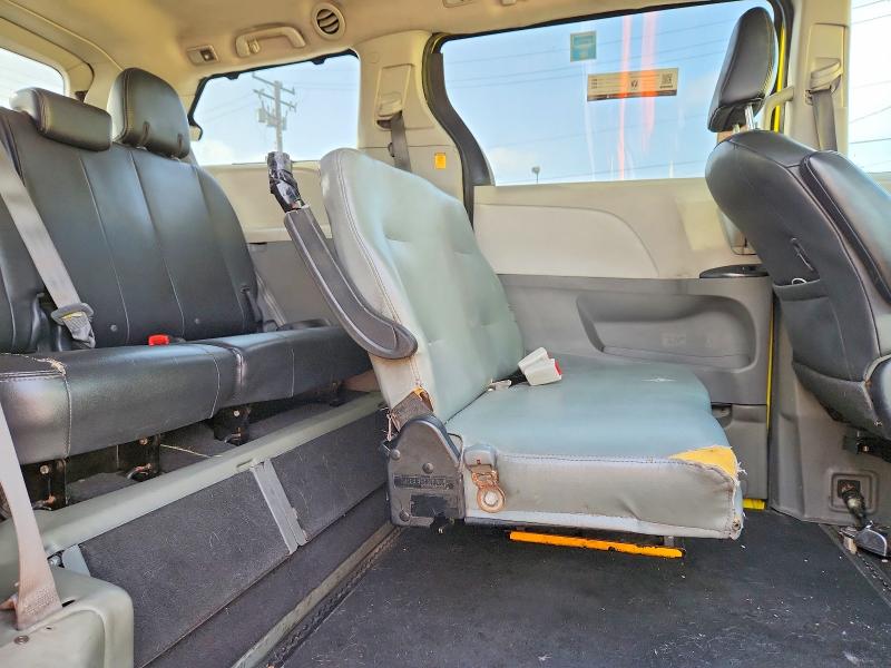 Продаж на аукціоні авто 2011 Toyota Sienna, vin: 5TDXK3DC3BS083597, номер лоту: 62788576