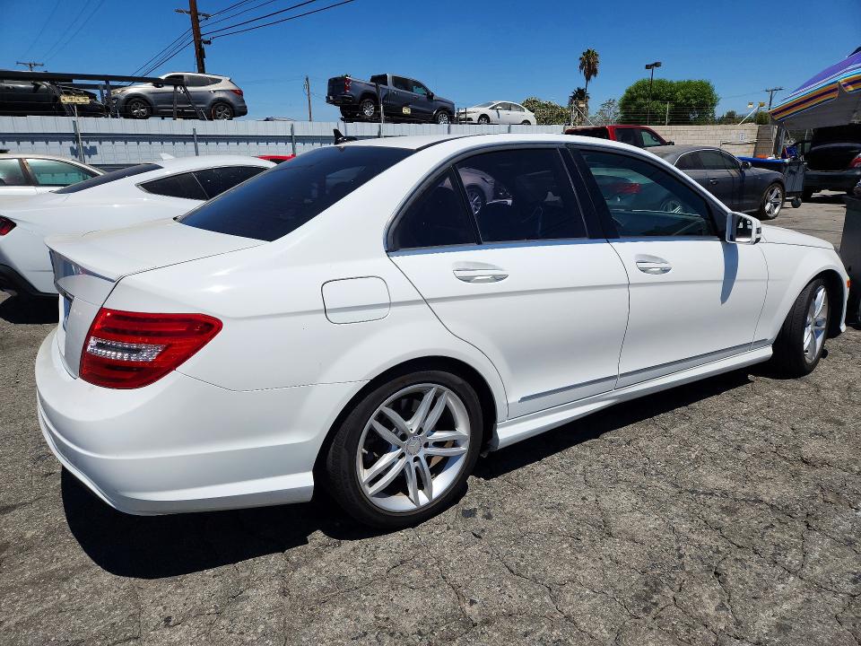 2014 Mercedes-benz C მანქანა იყიდება აუქციონზე, vin: WDDGF4HBXEG252630, აუქციონის ნომერი: 65234146