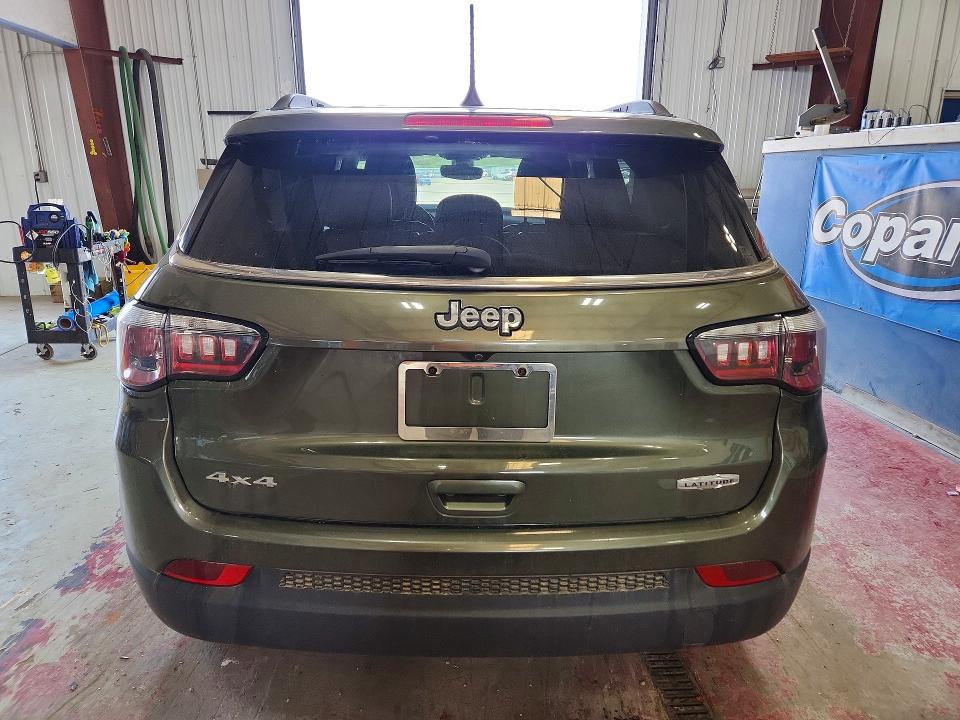 64388646 :رقم المزاد ، 3C4NJDBB1JT479915 vin ، 2018 Jeep Compass مزاد بيع