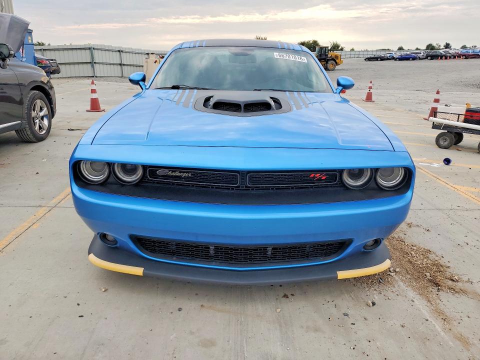 66701016 :رقم المزاد ، 2C3CDZFJ2JH327880 vin ، 2018 Dodge Challenger مزاد بيع