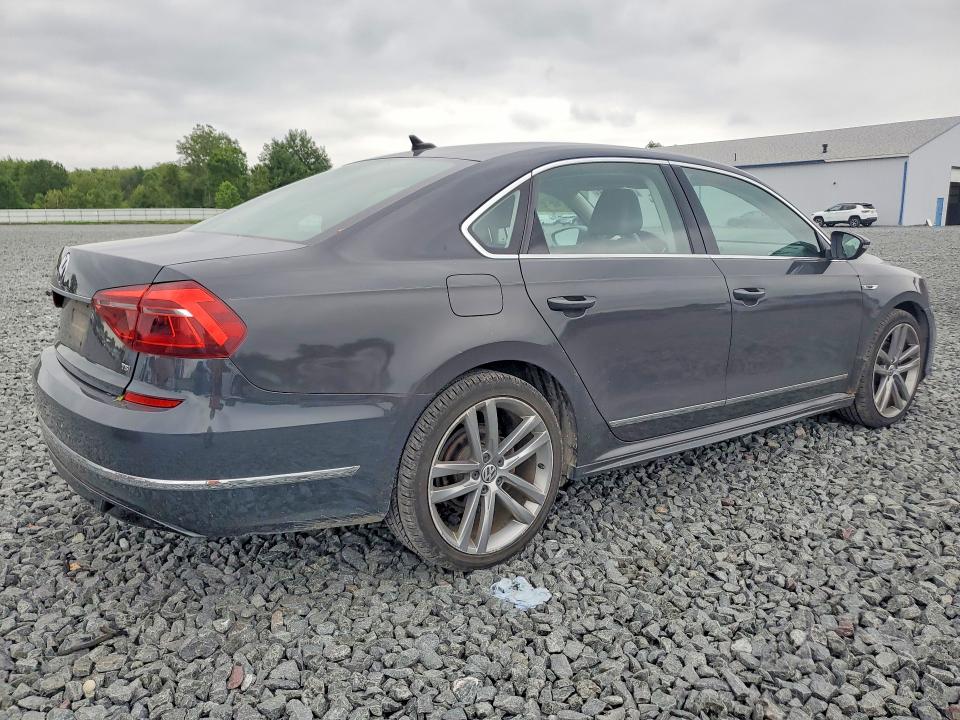 64206396 :رقم المزاد ، 1VWDT7A38HC058357 vin ، 2017 Volkswagen Passat مزاد بيع