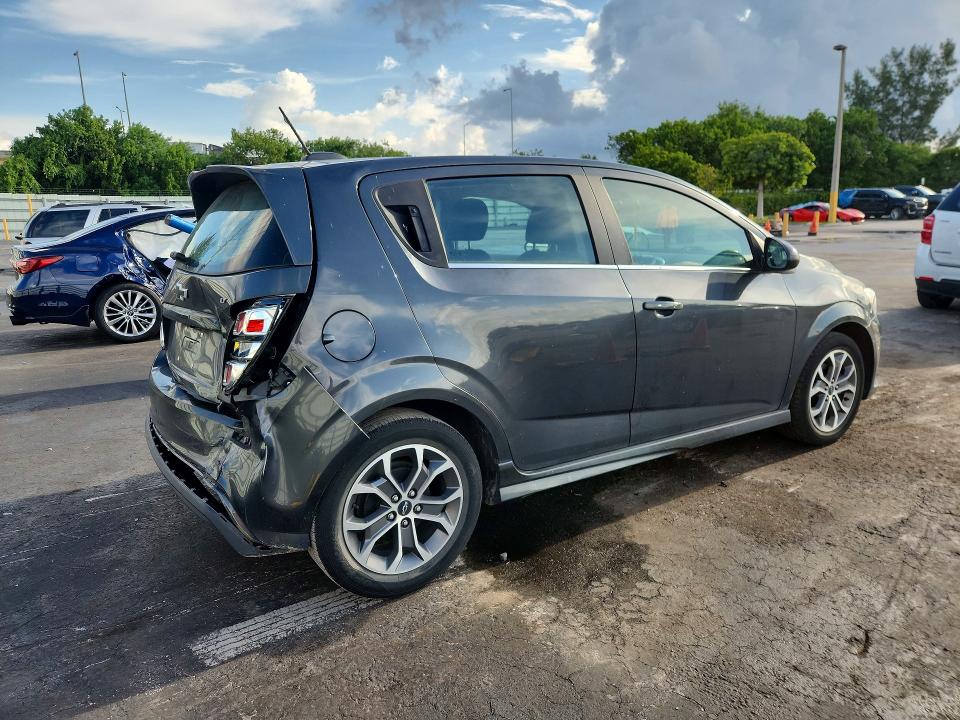 66087996 :رقم المزاد ، 1G1JD6SG0J4129381 vin ، 2018 Chevrolet Sonic مزاد بيع