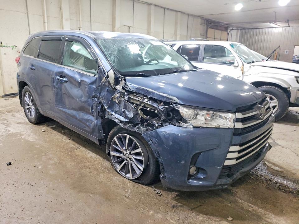 66610206 :رقم المزاد ، 5TDJZRFH3HS440797 vin ، 2017 Toyota Highlander مزاد بيع