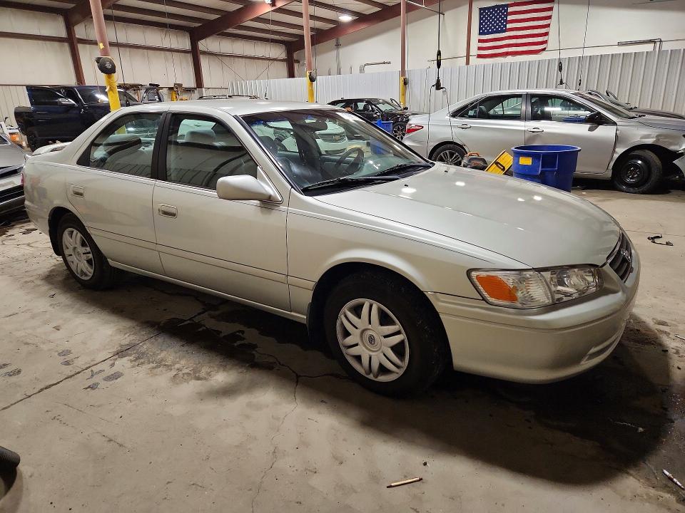 64608306 :رقم المزاد ، 4T1BG28K2YU689755 vin ، 2000 Toyota Camry مزاد بيع