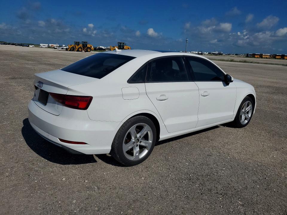 Продаж на аукціоні авто 2017 Audi A3, vin: WAUAUGFF8H1027091, номер лоту: 64673426