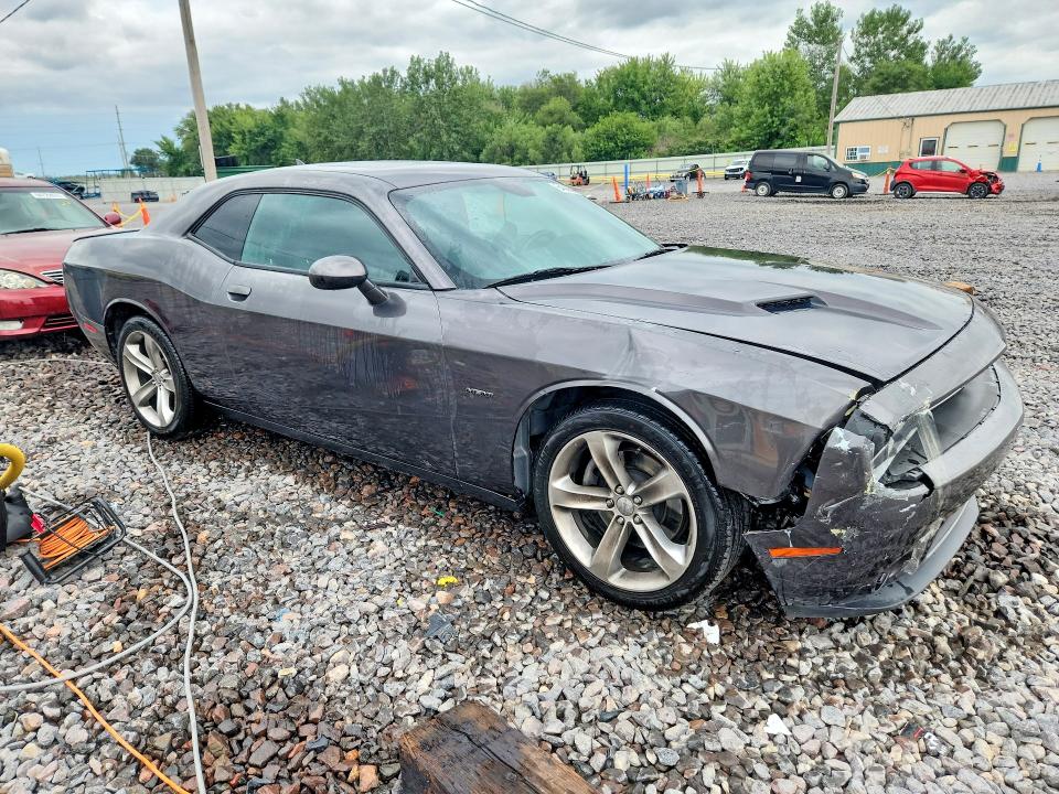 64580066 :رقم المزاد ، 2C3CDZAT7FH712402 vin ، 2015 Dodge Challenger مزاد بيع