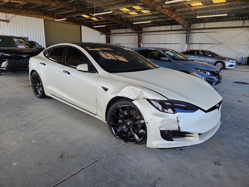 64856896 :رقم المزاد ، 5YJSA1E20HF208219 vin ، 2017 Tesla Model S مزاد بيع
