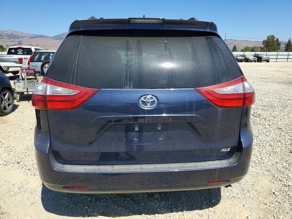 66114906 :رقم المزاد ، 5TDYZ3DC8JS928331 vin ، 2018 Toyota Sienna مزاد بيع