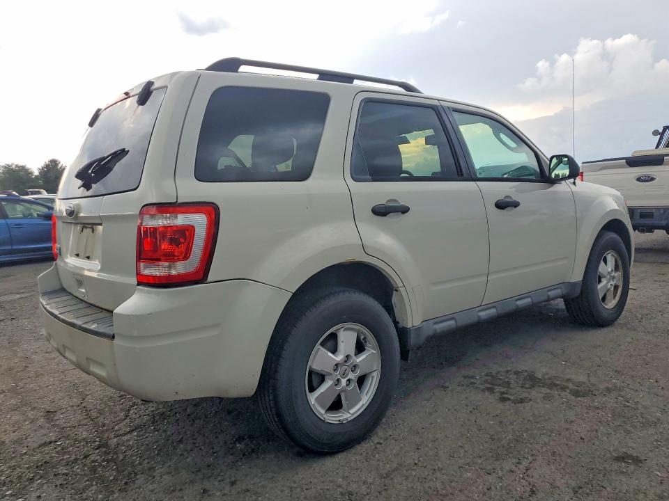 63757196 :رقم المزاد ، 1FMCU9D72AKC67221 vin ، 2010 Ford Escape مزاد بيع