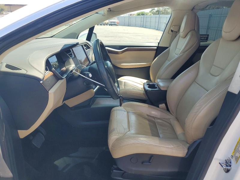63718296 :رقم المزاد ، 5YJXCBE20HF059588 vin ، 2017 Tesla Model X مزاد بيع