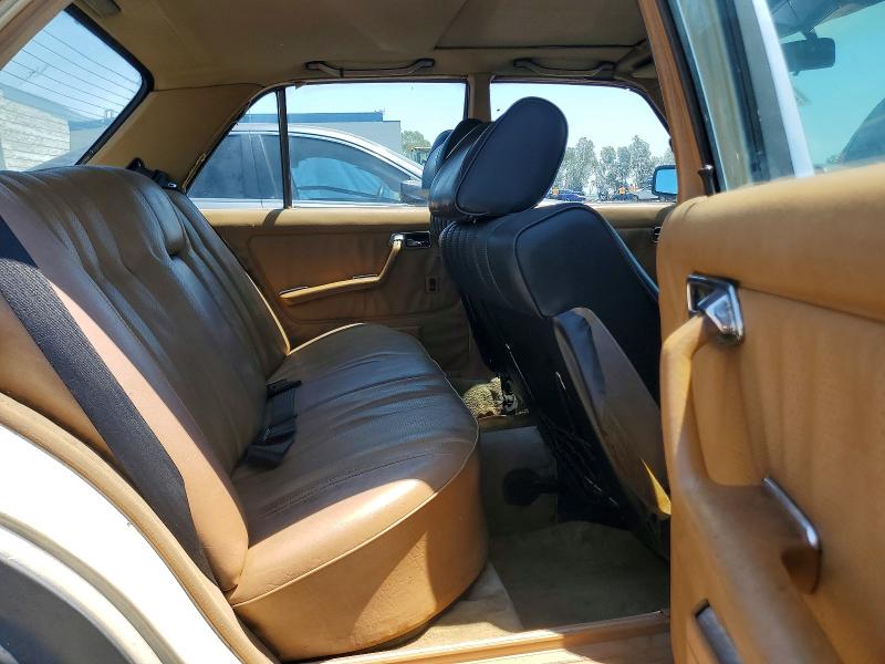 64330766 :رقم المزاد ، WDBAB33A2DB031019 vin ، 1983 Mercedes-benz 300 مزاد بيع