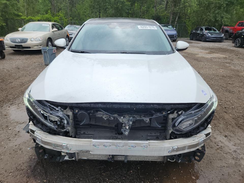 62051876 :رقم المزاد ، 1HGCV1F57JA804851 vin ، 2018 Honda Accord مزاد بيع