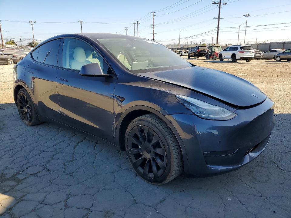 64764226 :رقم المزاد ، 7SAYGDEE6NF360878 vin ، 2022 Tesla Model Y مزاد بيع