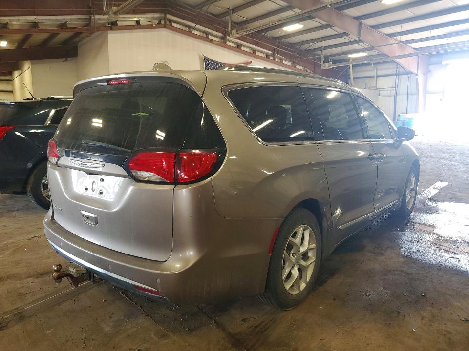 64969926 :رقم المزاد ، 2C4RC1EG1JR121766 vin ، 2018 Chrysler Pacifica مزاد بيع
