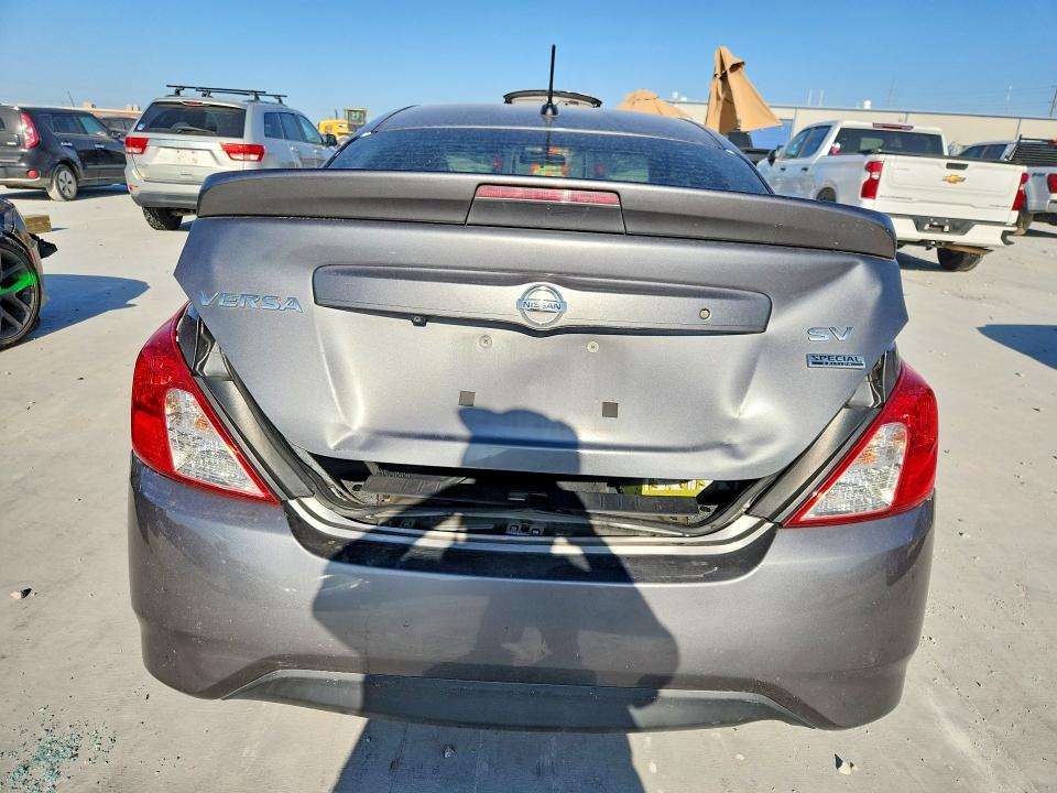 64998766 :رقم المزاد ، 3N1CN7AP8KL817115 vin ، 2019 Nissan Versa مزاد بيع