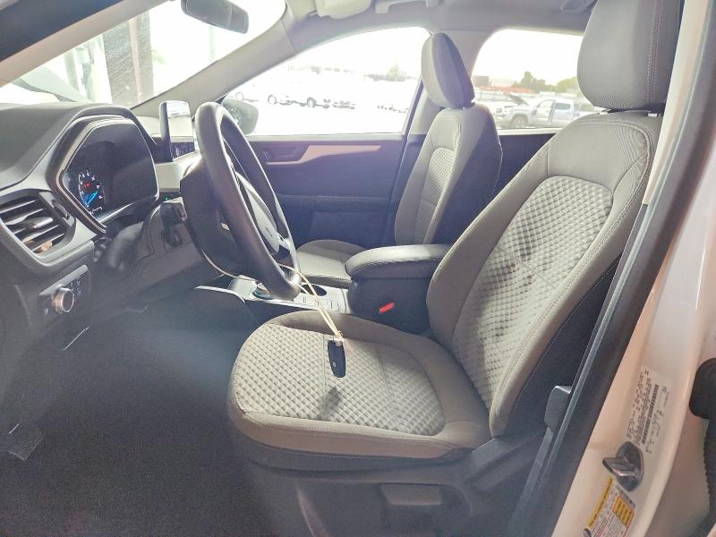 Продажа на аукционе авто 2022 Ford Escape, vin: 1FMCU0BZ6NUA12310, номер лота: 64573946