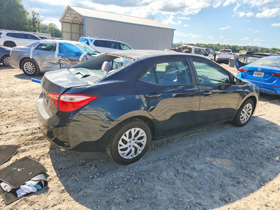 Продаж на аукціоні авто 2018 Toyota Corolla, vin: 5YFBURHE3JP813812, номер лоту: 63880036
