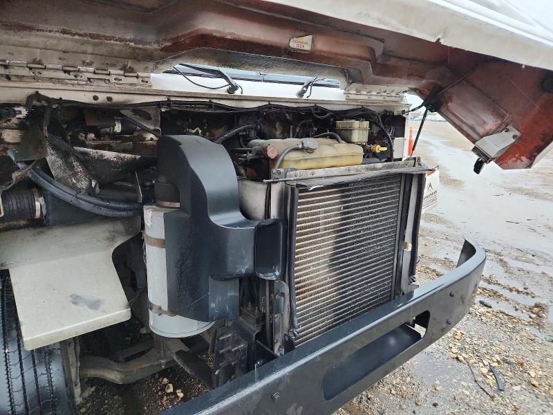 64240786 :رقم المزاد ، 4UZAARDUX8CZ59544 vin ، 2008 Freightliner Chassis مزاد بيع