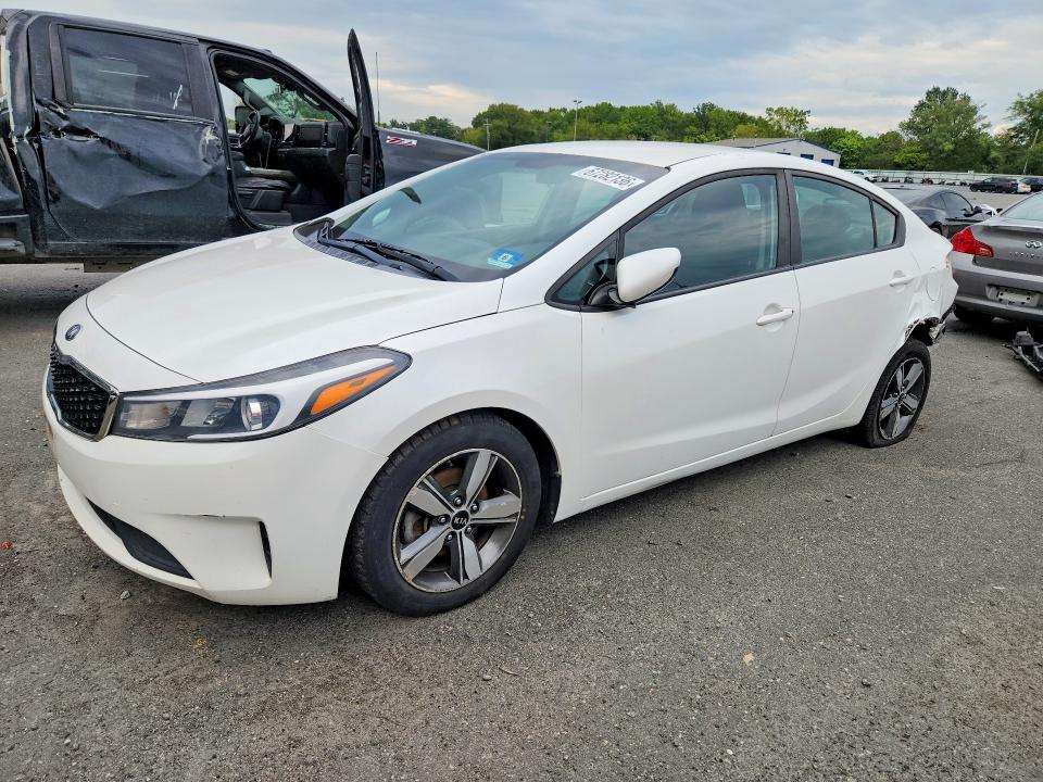 67282136 :رقم المزاد ، 3KPFL4A76JE245124 vin ، 2018 Kia Forte مزاد بيع