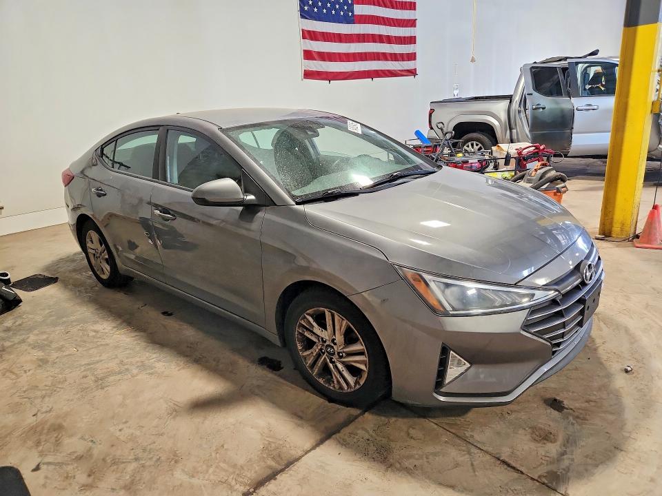 64629456 :رقم المزاد ، 5NPD84LF0KH484968 vin ، 2019 Hyundai Elantra مزاد بيع