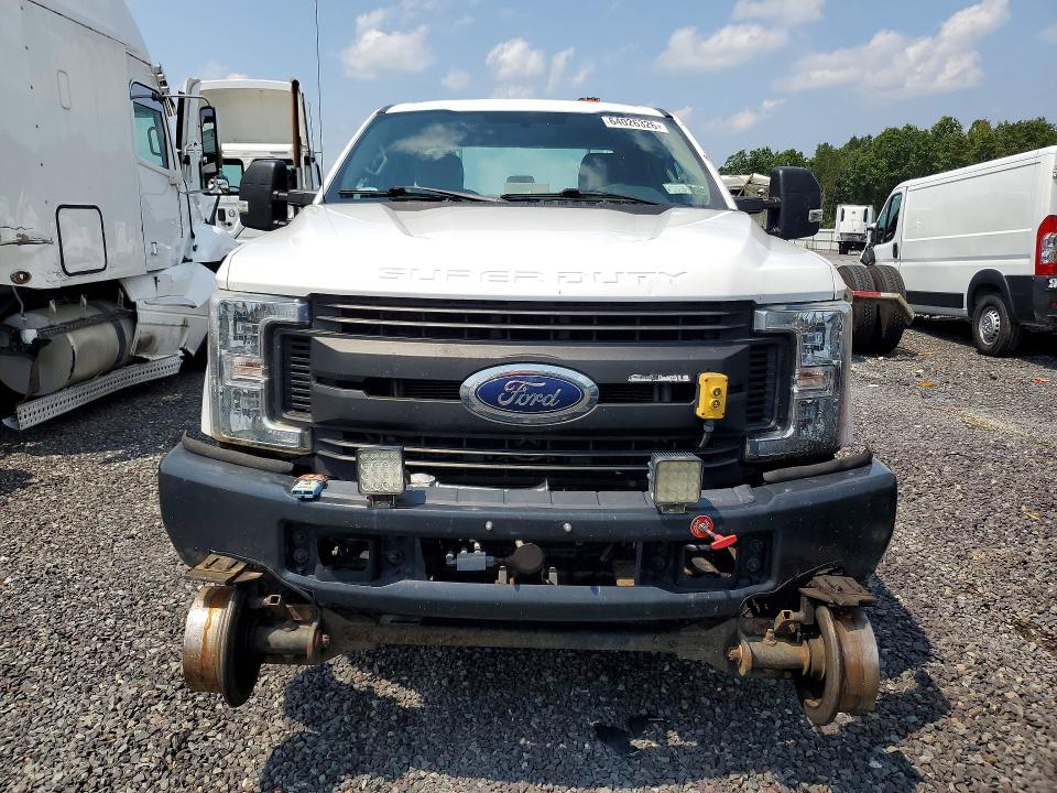 64026326 :رقم المزاد ، 1FD7X3B68KED68280 vin ، 2019 Ford F350 مزاد بيع