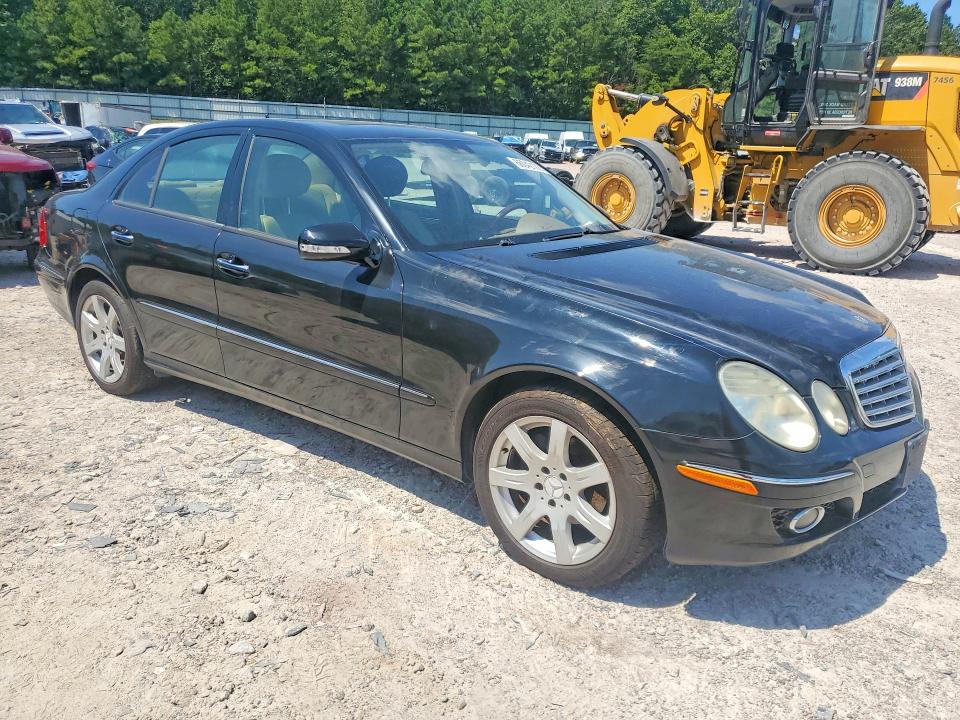 66042126 :رقم المزاد ، WDBUF56X57B066851 vin ، 2007 Mercedes-benz E مزاد بيع