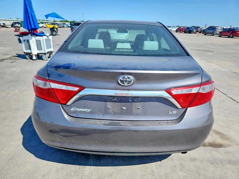 64559476 :رقم المزاد ، 4T1BF1FK2FU972427 vin ، 2015 Toyota Camry مزاد بيع