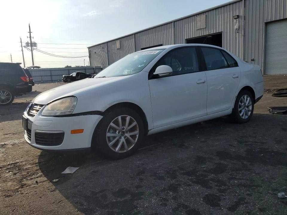 65400616 :رقم المزاد ، 3VWAZ7AJ7AM105799 vin ، 2010 Volkswagen Jetta مزاد بيع
