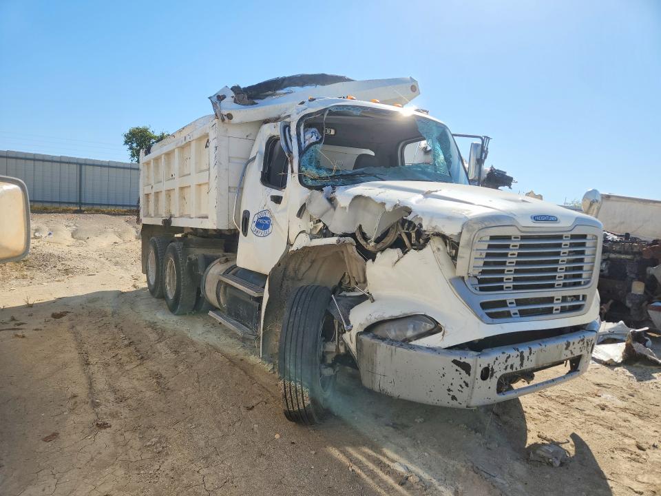 Продажа на аукционе авто 2015 Freightliner M2, vin: 1FVHC5DV7FHGS1105, номер лота: 65884076
