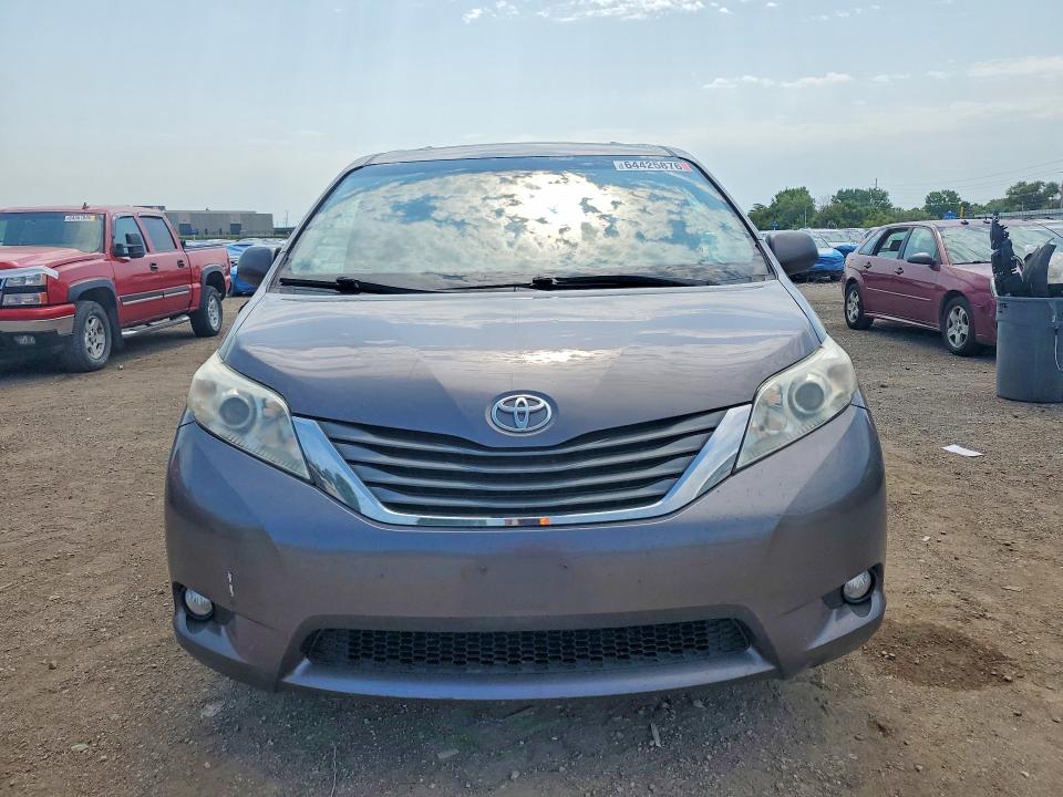 64425876 :رقم المزاد ، 5TDYK3DC7ES510093 vin ، 2014 Toyota Sienna مزاد بيع
