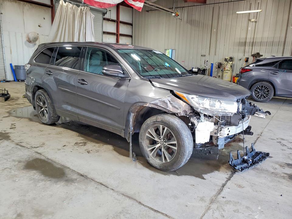 Продаж на аукціоні авто 2018 Toyota Highlander, vin: 5TDBZRFHXJS861233, номер лоту: 63623416