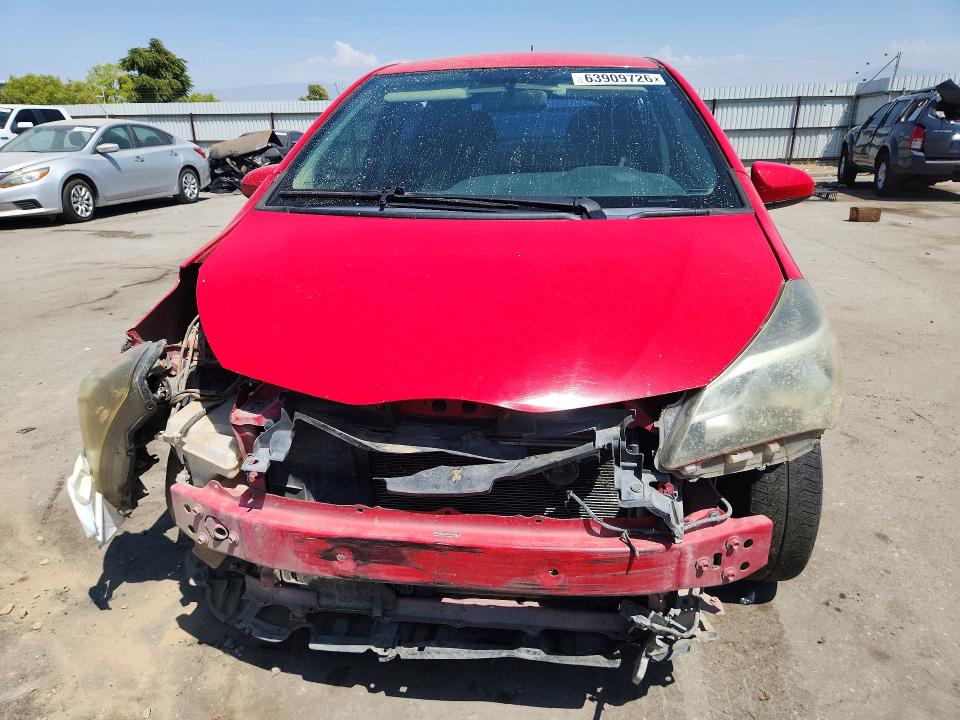 63909726 :رقم المزاد ، VNKKTUD3XFA043265 vin ، 2015 Toyota Yaris مزاد بيع
