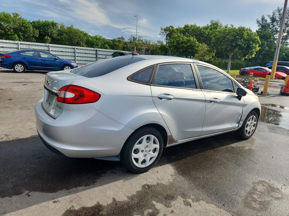 67242526 :رقم المزاد ، 3FADP4AJ9CM175835 vin ، 2012 Ford Fiesta مزاد بيع