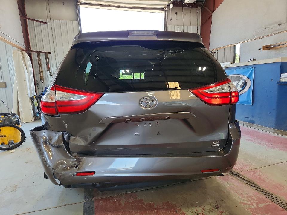 2018 Toyota Sienna მანქანა იყიდება აუქციონზე, vin: 5TDJZ3DC0JS194950, აუქციონის ნომერი: 63533746
