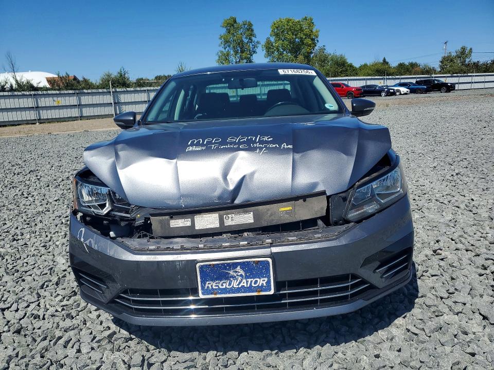 67168256 :رقم المزاد ، 1VWAT7A37GC063017 vin ، 2016 Volkswagen Passat مزاد بيع