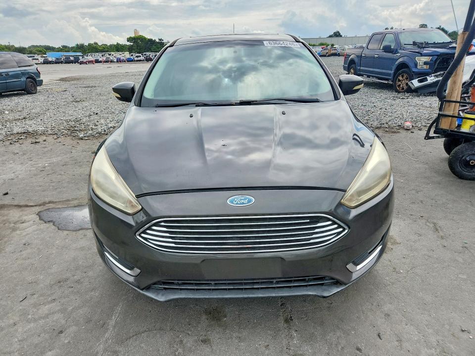 63664246 :رقم المزاد ، 1FADP3N20FL215304 vin ، 2015 Ford Focus مزاد بيع