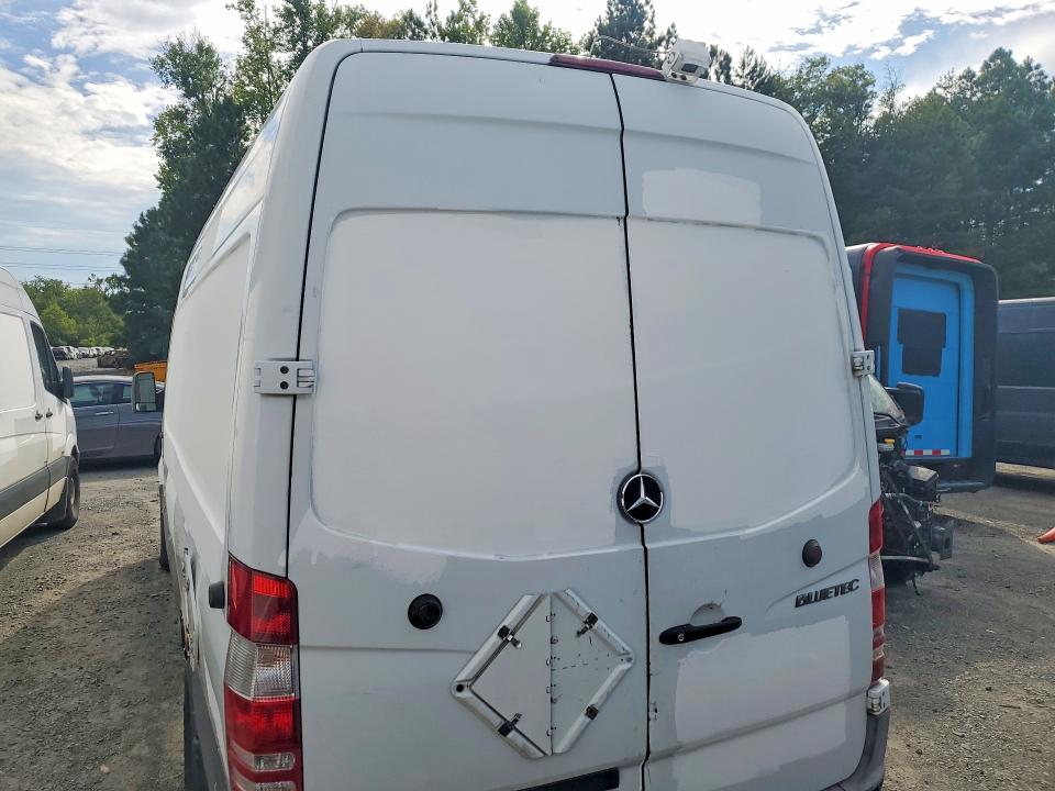 63600206 :رقم المزاد ، WD3PE8CB7B5586563 vin ، 2011 Mercedes-benz Sprinter مزاد بيع