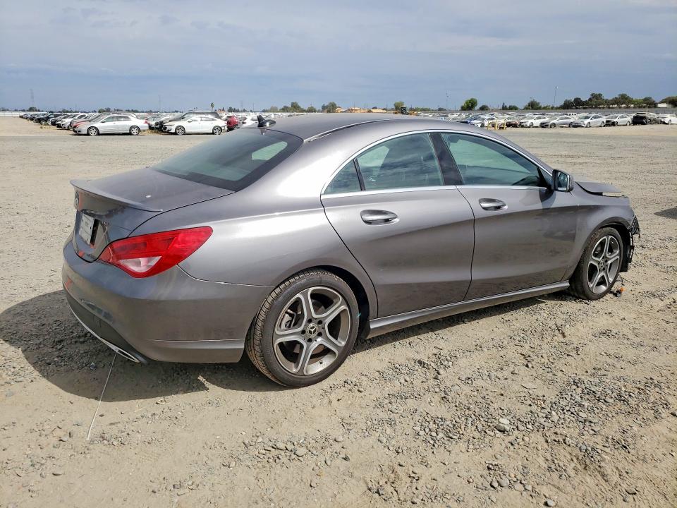 67061396 :رقم المزاد ، WDDSJ4EB9JN598302 vin ، 2018 Mercedes-benz Cla مزاد بيع