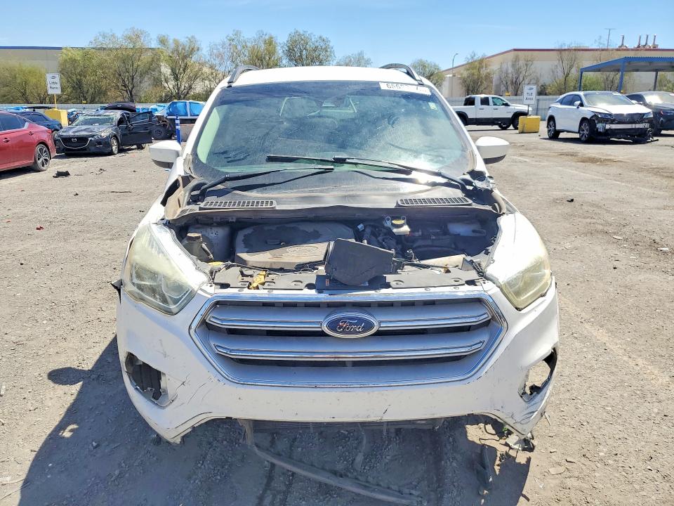 2018 Ford Escape მანქანა იყიდება აუქციონზე, vin: 1FMCU0HD0JUA64800, აუქციონის ნომერი: 65697176