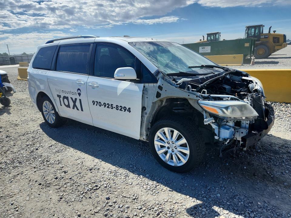 2017 Toyota Sienna მანქანა იყიდება აუქციონზე, vin: 5TDDZ3DC7HS152900, აუქციონის ნომერი: 65854946
