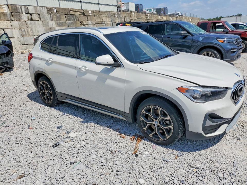 65827136 :رقم المزاد ، WBXJG9C00M5U43700 vin ، 2021 Bmw X1 مزاد بيع