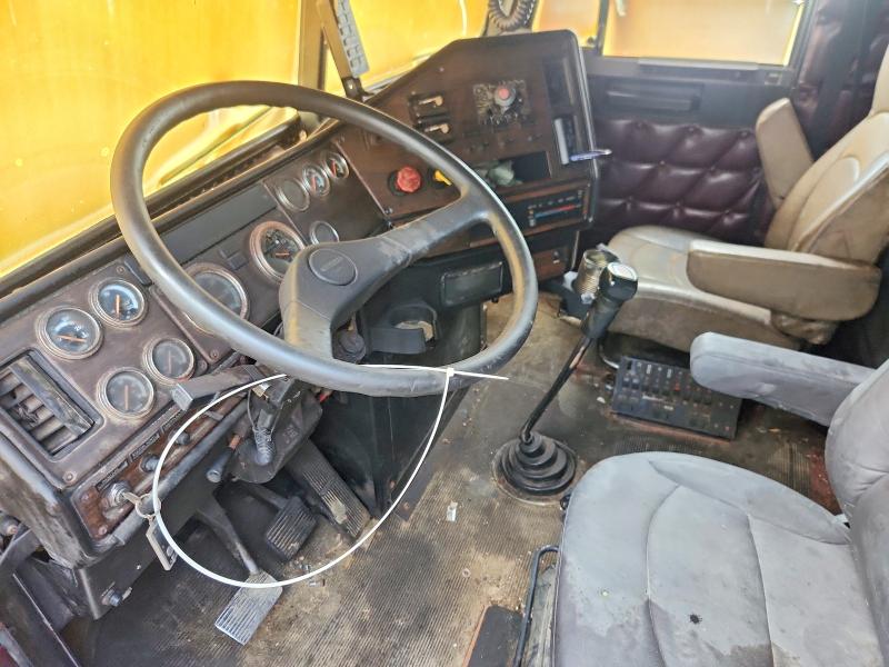 64987766 :رقم المزاد ، 1FV8F0Y92VH833851 vin ، 1997 Freightliner Fld120 مزاد بيع