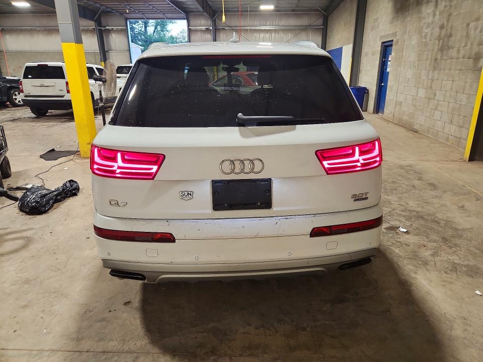 Продажа на аукционе авто 2018 Audi Q7, vin: WA1LAAF72JD010621, номер лота: 66240106