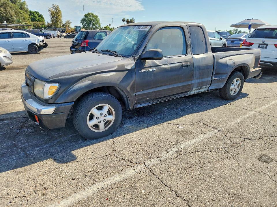 63884706 :رقم المزاد ، 4TAVL52N9YZ671012 vin ، 2000 Toyota Tacoma مزاد بيع