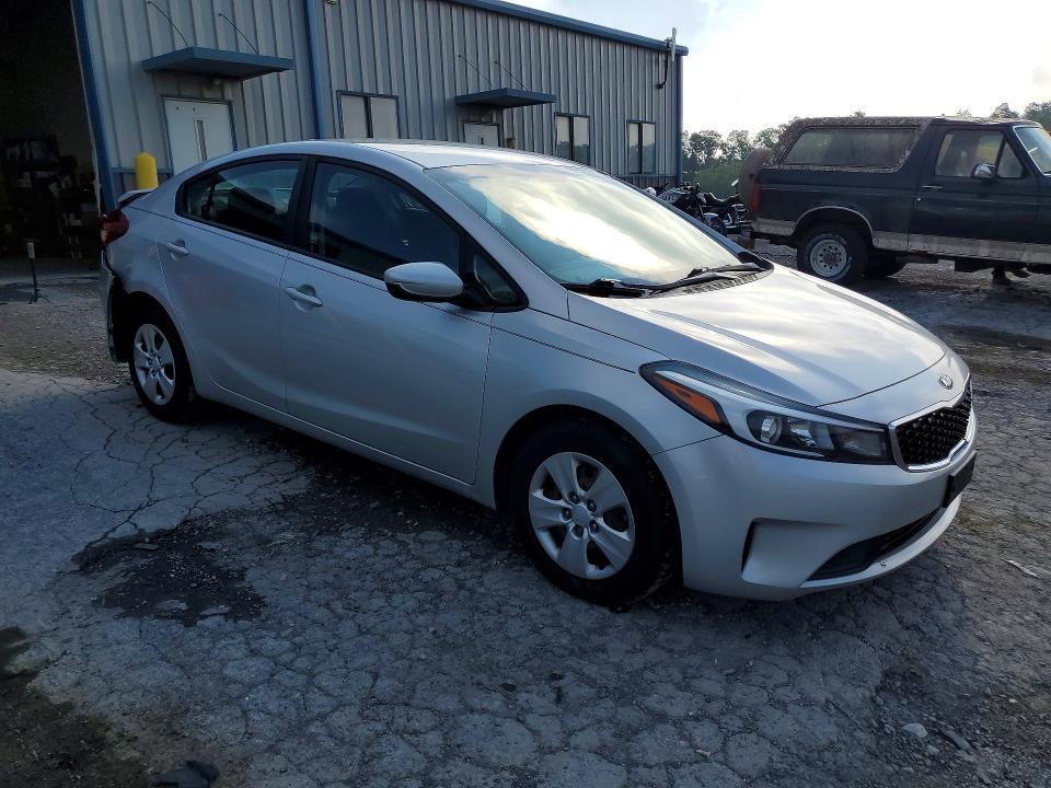 2017 Kia Forte მანქანა იყიდება აუქციონზე, vin: 3KPFL4A76HE143896, აუქციონის ნომერი: 64384706