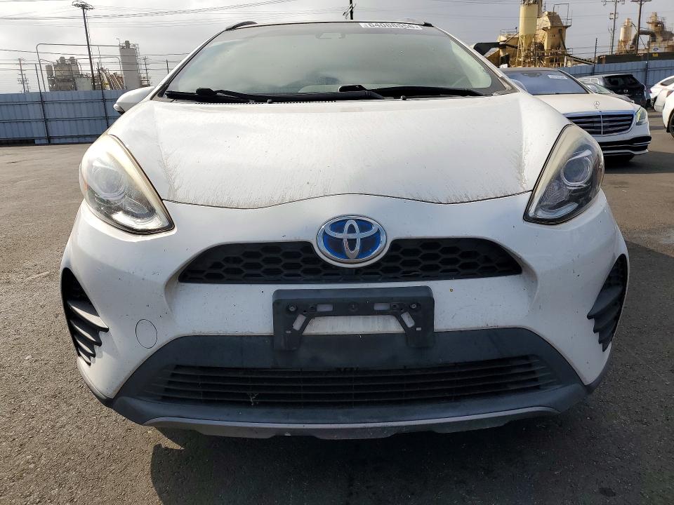 64068556 :رقم المزاد ، JTDKDTB37J1617283 vin ، 2018 Toyota Prius C مزاد بيع