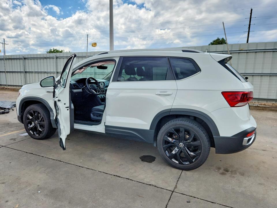 65275996 :رقم المزاد ، 3VVPX7B20NM010762 vin ، 2022 Volkswagen Taos مزاد بيع
