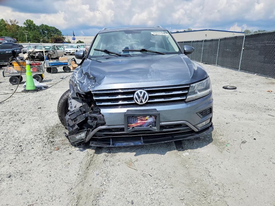 63537446 :رقم المزاد ، 3VV2B7AX3JM016796 vin ، 2018 Volkswagen Tiguan مزاد بيع